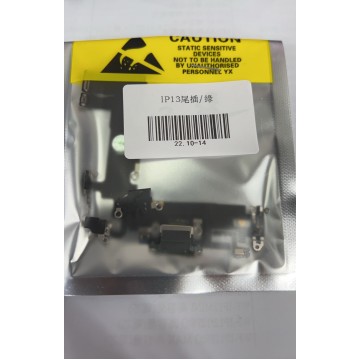 iPhone13尾插 綠色